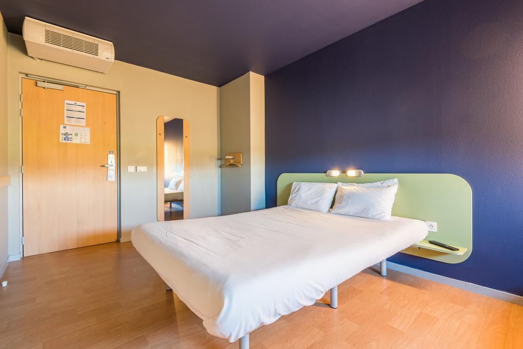Ibis Budget Amberieu En Bugey/Chateau Gaillard A42 Exterior photo